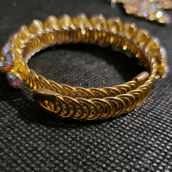 Vintage Aurora Borelis Jewelry Set : Vintage Earrings, Vintage Bracelet - Picture 12 of 13